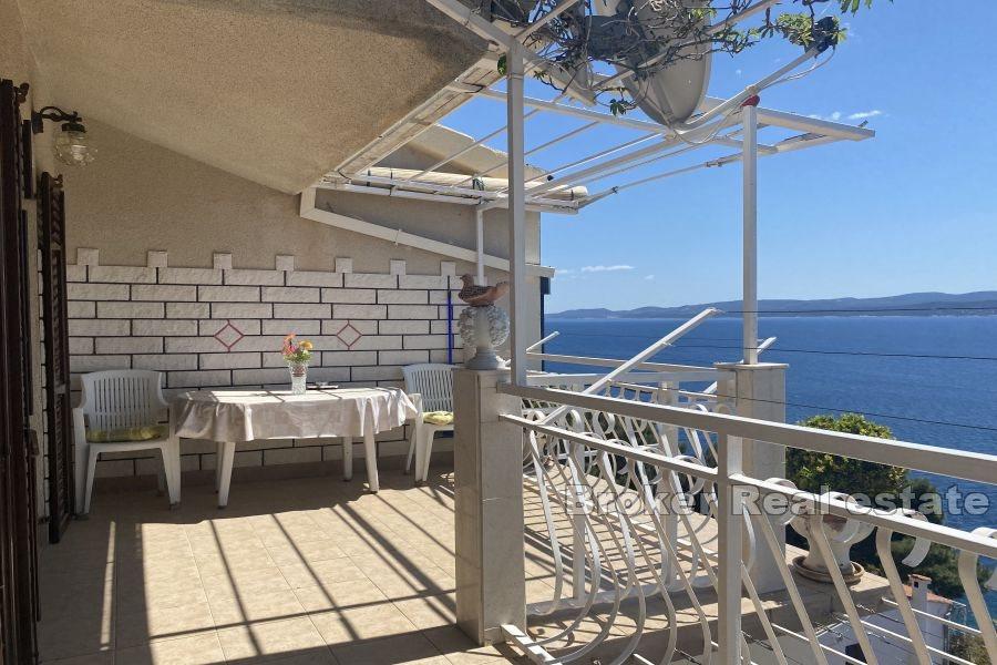 Omiš - Kuća na odličnoj lokaciji s pogledom na more