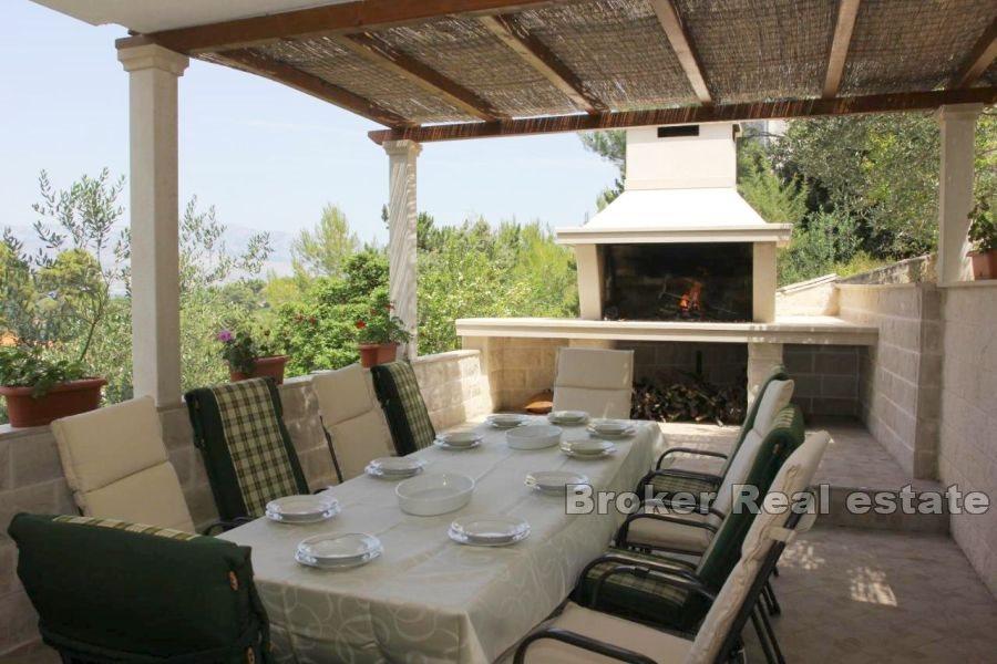 Ostrov Brač - středomořský dům s bazénem