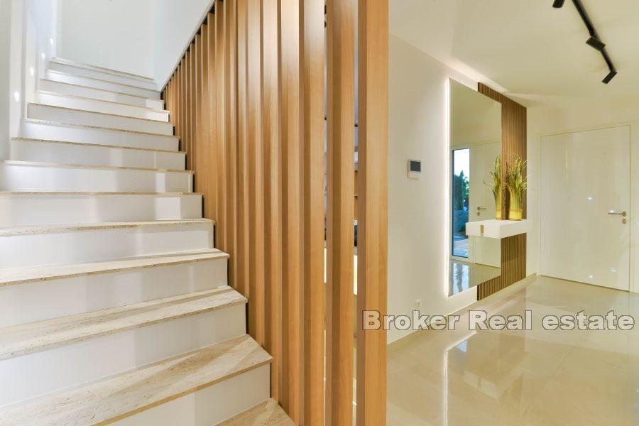 Wyspa Vir - Dwupiętrowy, nowo wybudowany dom