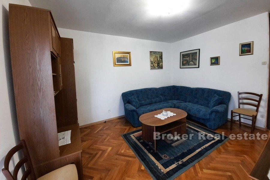 Сплит - Кочунар, просторная двухкомнатная квартира