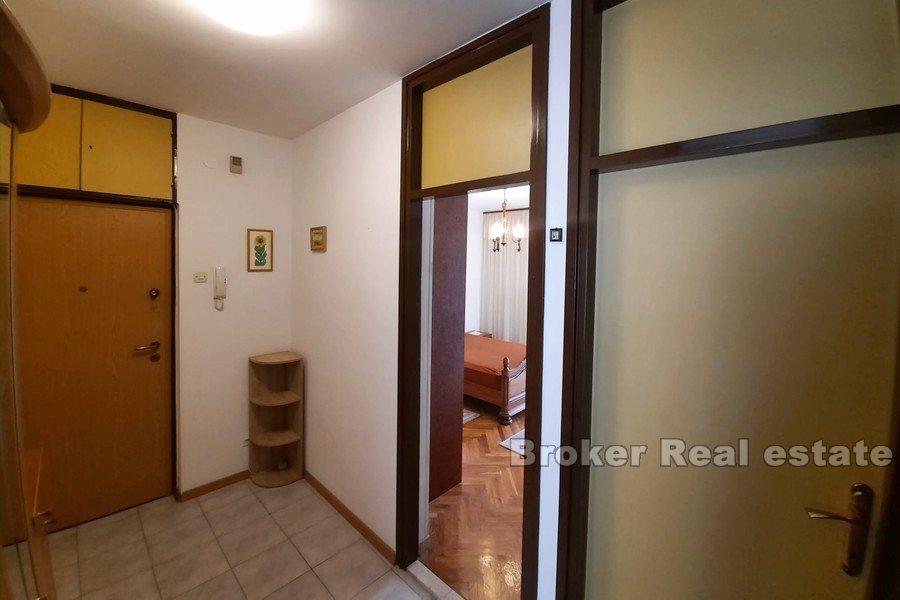 Сплит - Кочунар, просторная двухкомнатная квартира