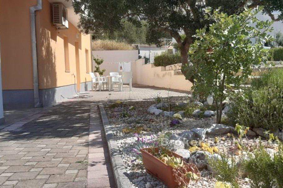 Makarska - Czteropokojowy apartament z widokiem na morze