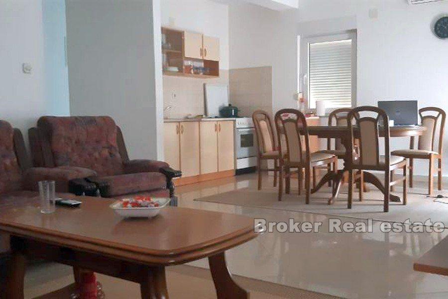 Makarska - Czteropokojowy apartament z widokiem na morze