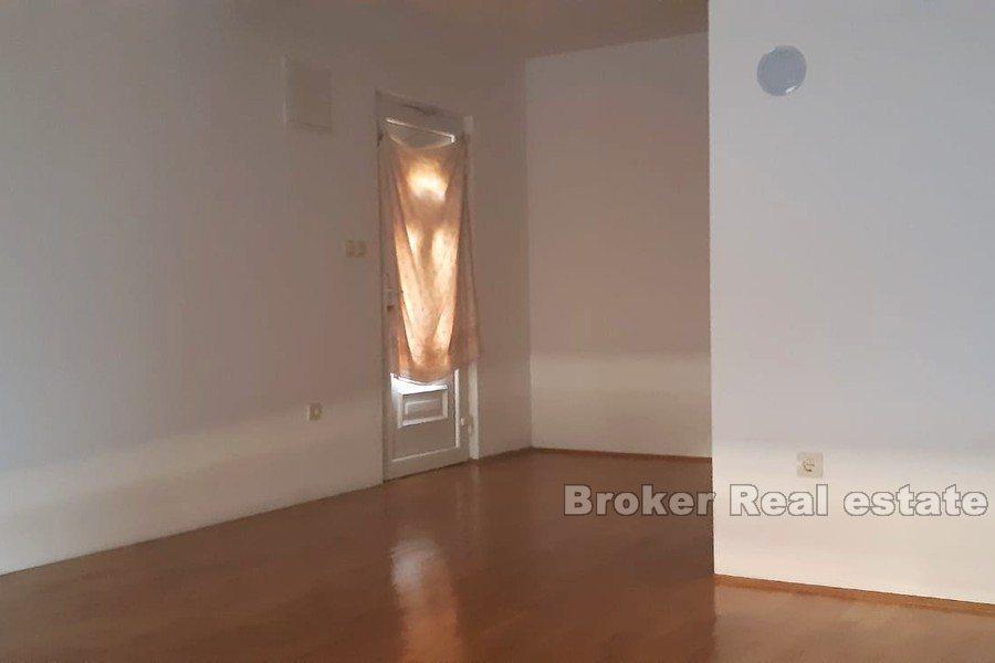 Makarska - Czteropokojowy apartament z widokiem na morze