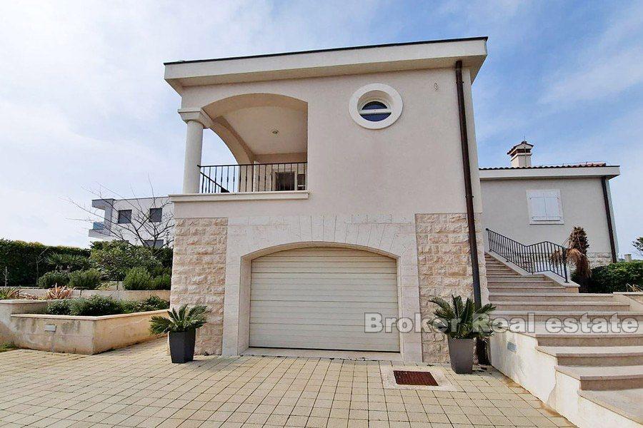 Vodice - śródziemnomorska willa z basenem i widokiem na morze