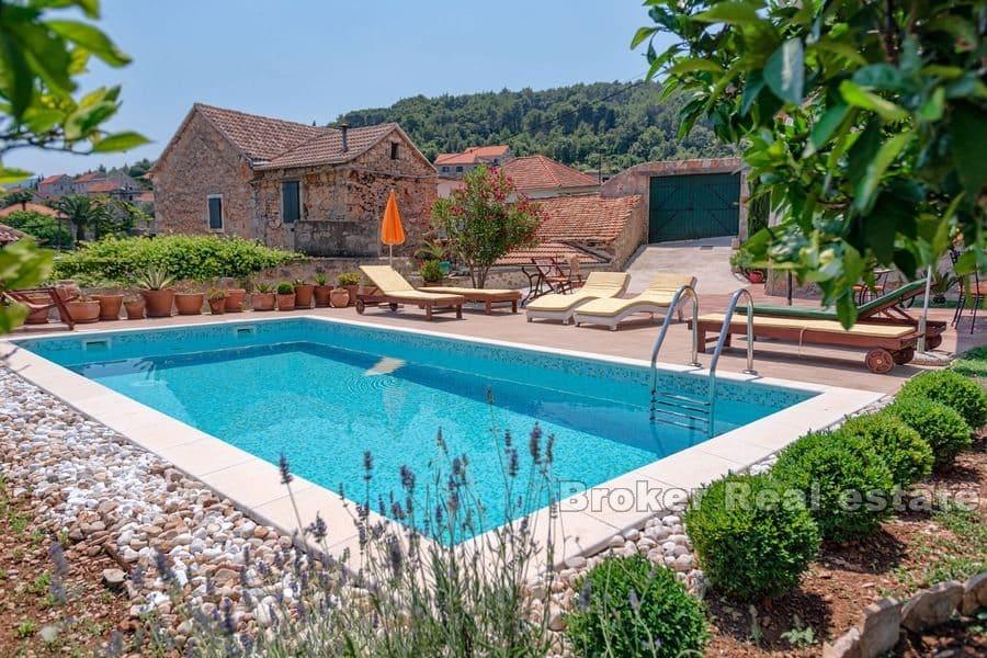 Hvar - stredomorská vila s bazénom
