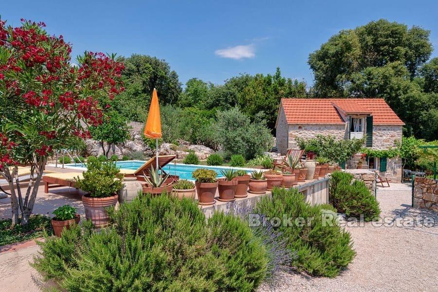 Hvar - stredomorská vila s bazénom