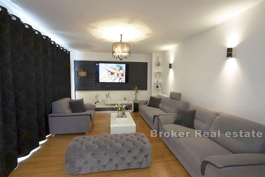 Makarska - Apartament z trzema sypialniami i otwartym widokiem na morze