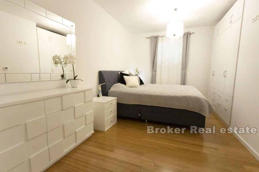 Makarska - Apartament z trzema sypialniami i otwartym widokiem na morze