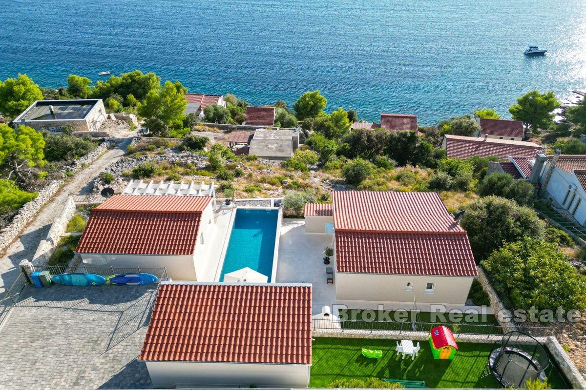 Deux maisons de vacances avec piscine partagée