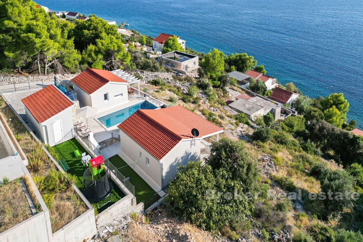 Deux maisons de vacances avec piscine partagée