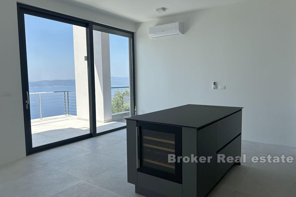 Moderne villa med basseng og havutsikt