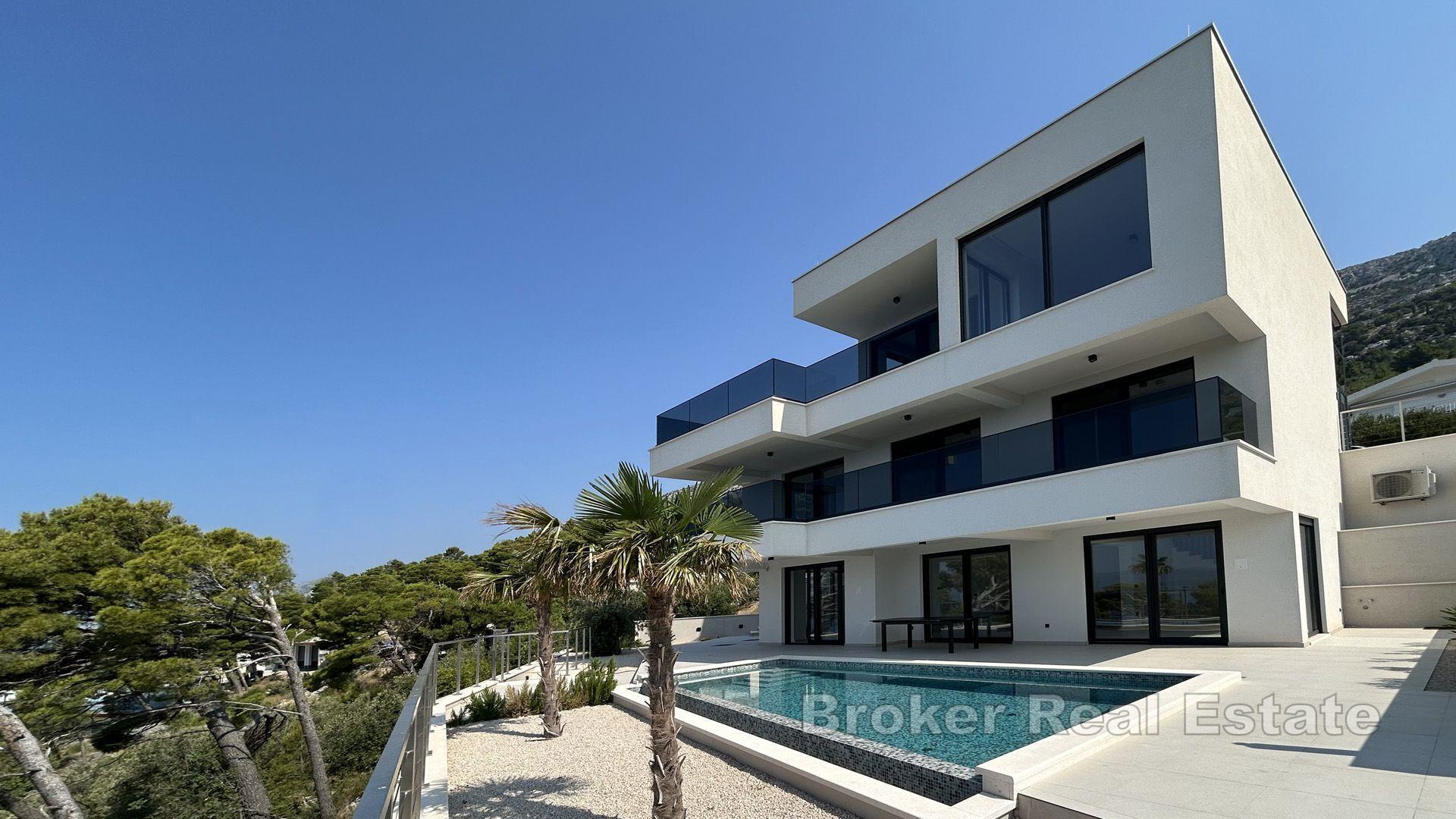 Nowoczesna willa z widokiem na basen i morze