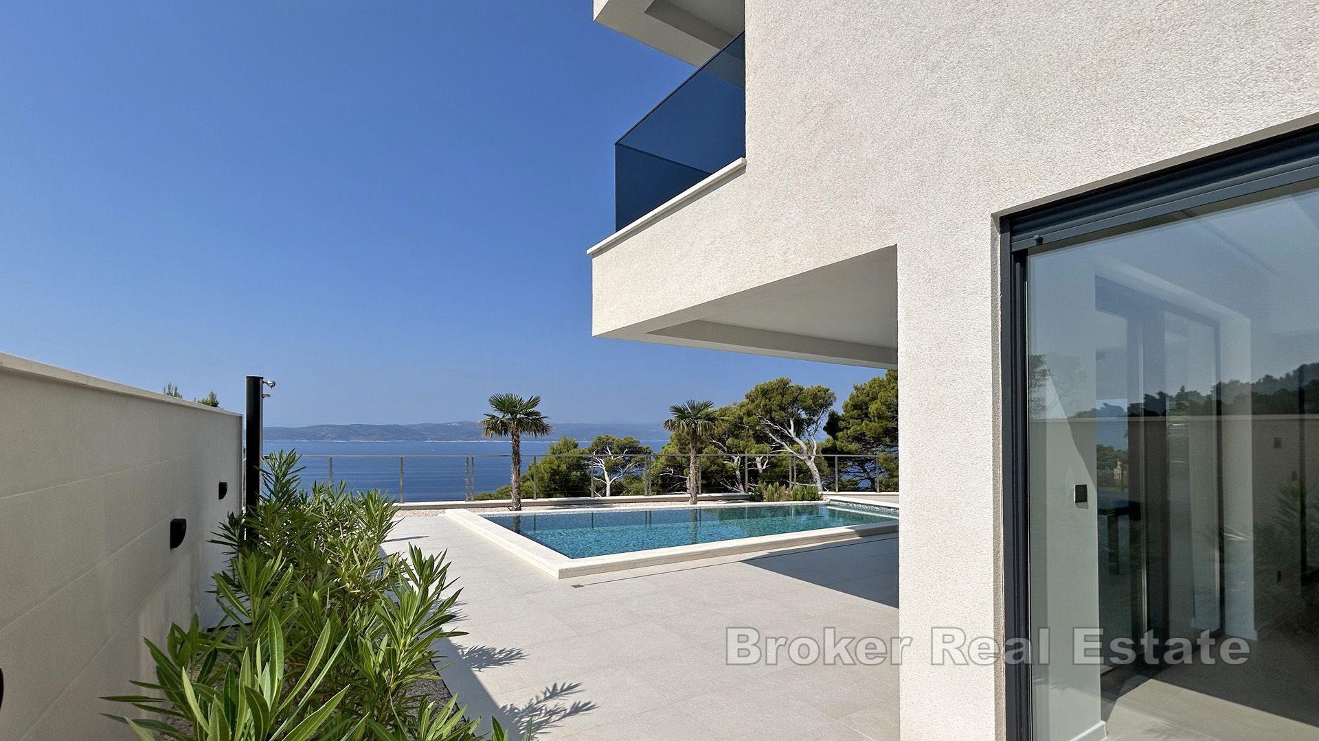 Nowoczesna willa z widokiem na basen i morze