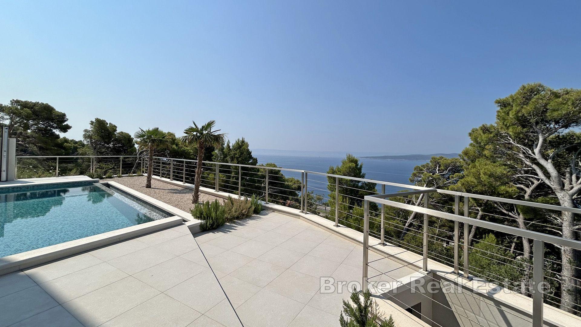 Nowoczesna willa z widokiem na basen i morze