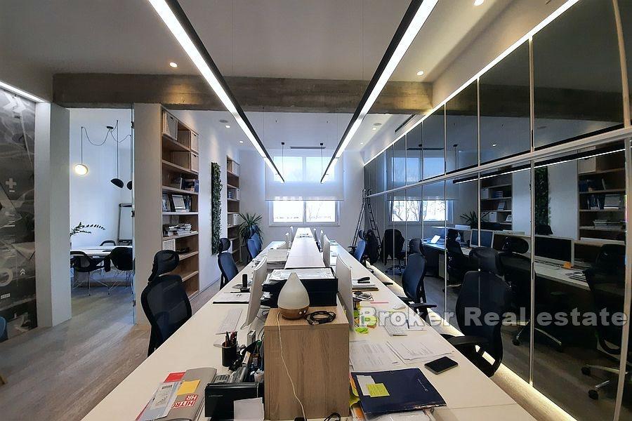 Split center - Modern office space