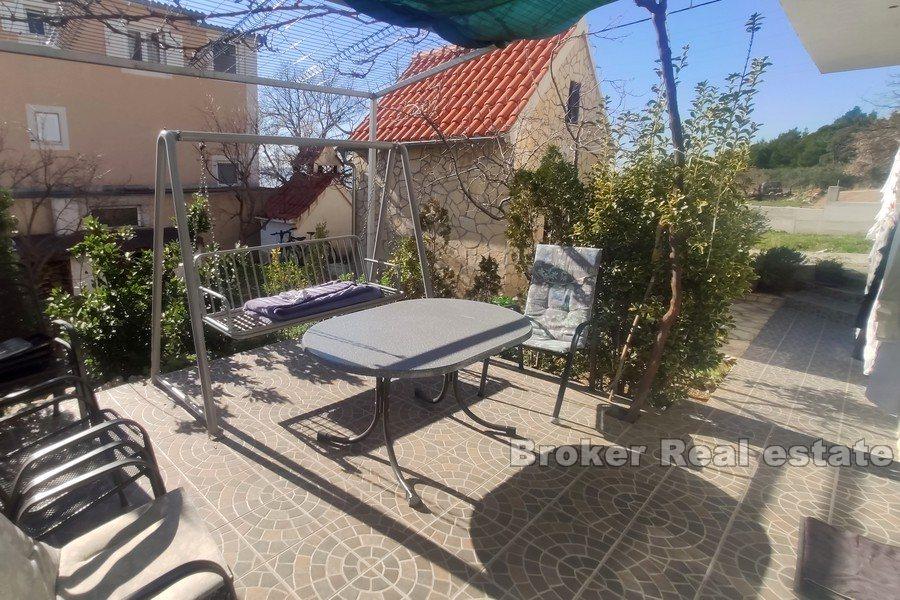 Kastela - Dom z apartamentami z widokiem na morze