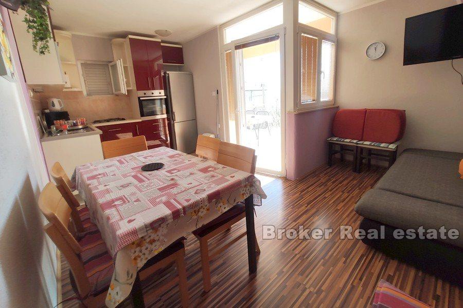 Kastela - Dom z apartamentami z widokiem na morze