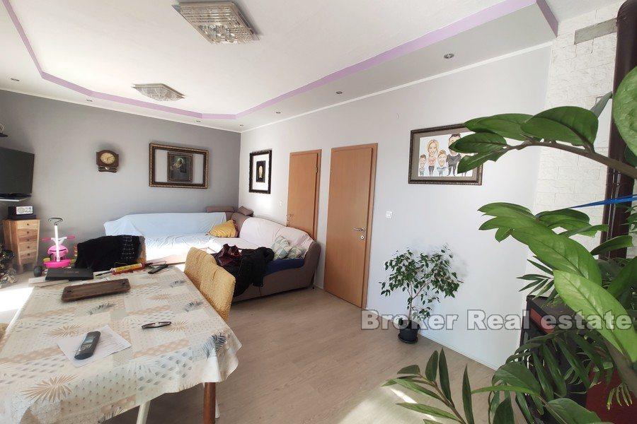 Kastela - Dom z apartamentami z widokiem na morze