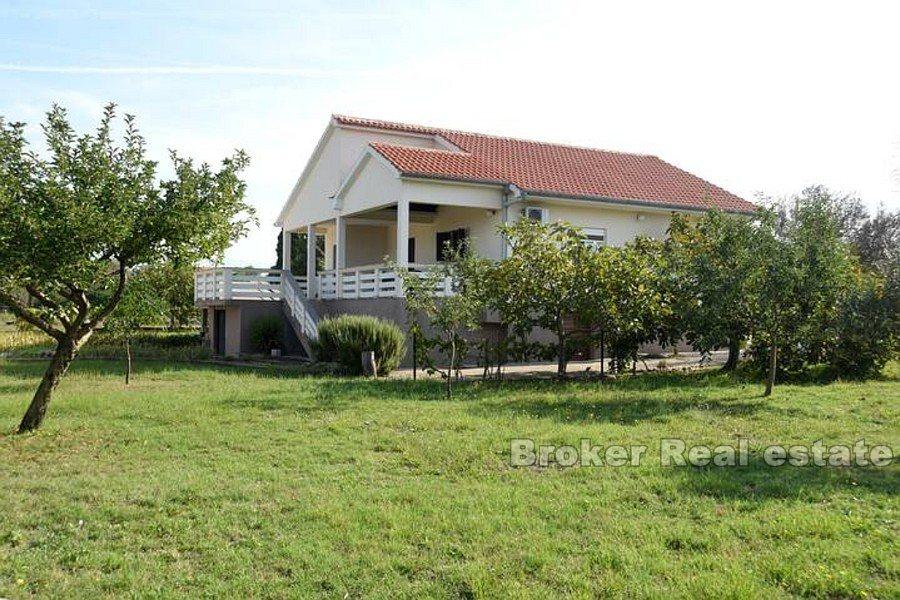 Near Zadar - House with a spacious garden