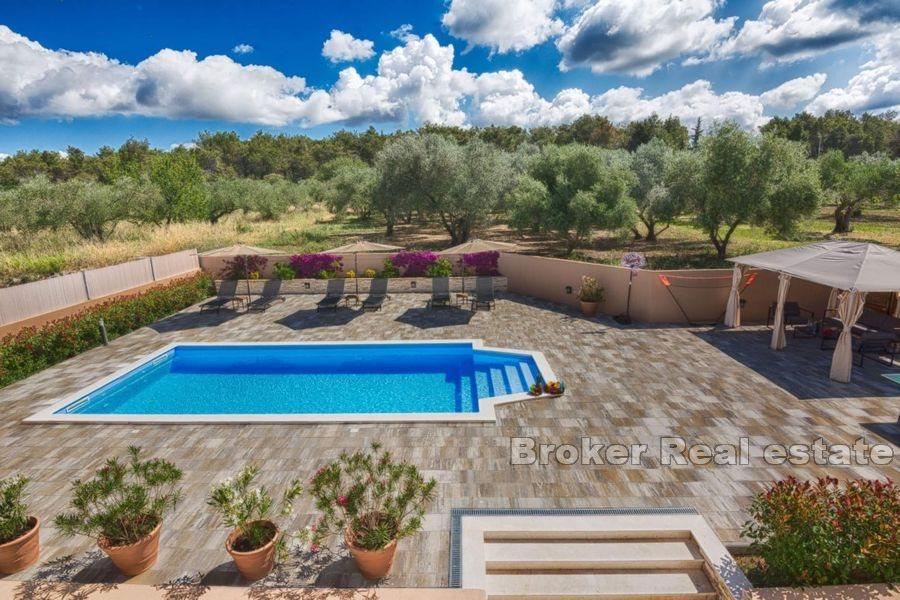 Vicino a Zara - Casa con piscina e vista mare