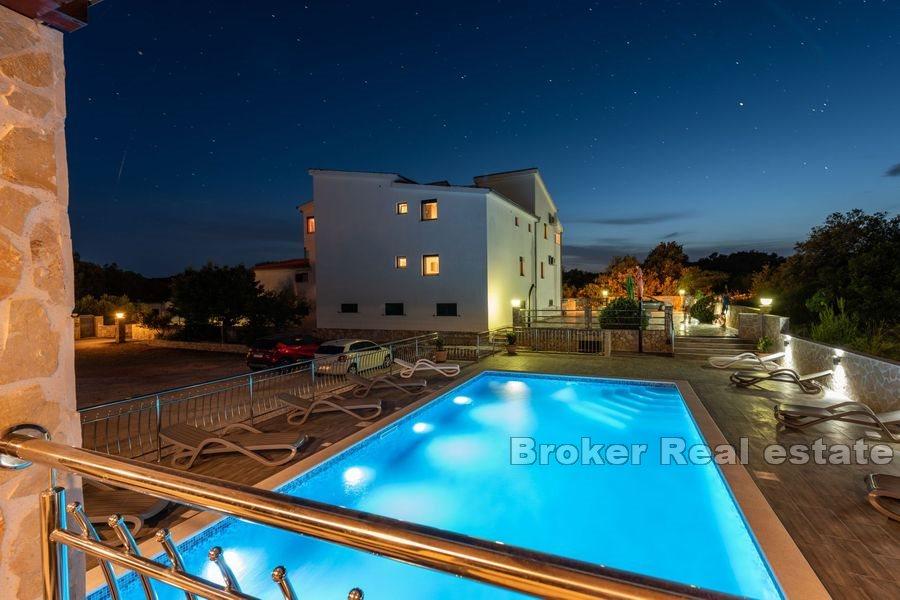 Vicino a Trogir - Palazzina con piscina