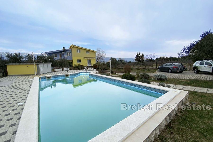 Zadar - Kuća sa prostranim zemljištem