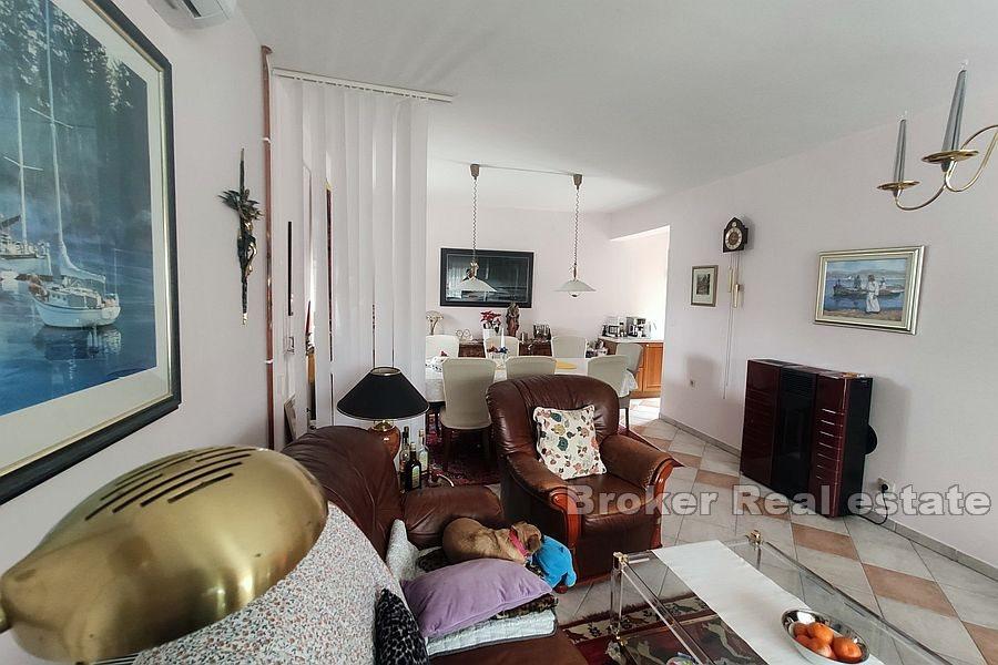 Zadar - Kuća sa prostranim zemljištem