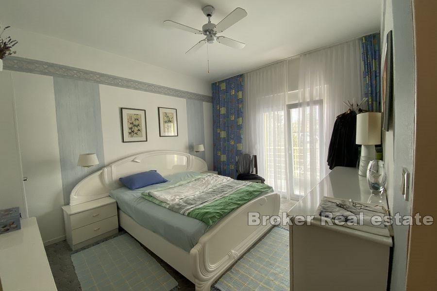 Zadar - Kuća sa prostranim zemljištem