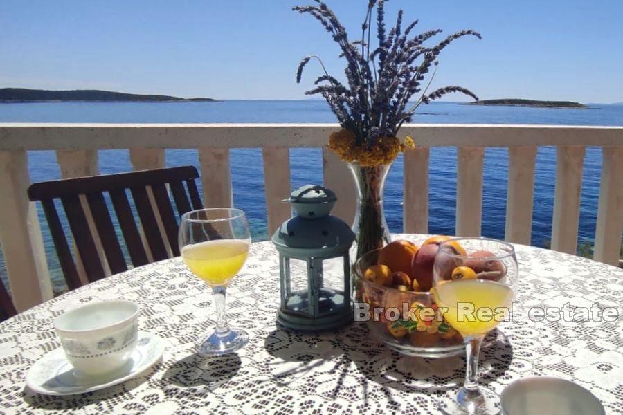 Vis - Hus i första raden mot havet