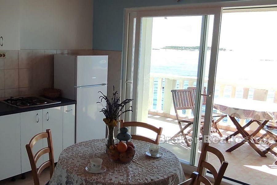 Vis - Dům v první řadě k moři