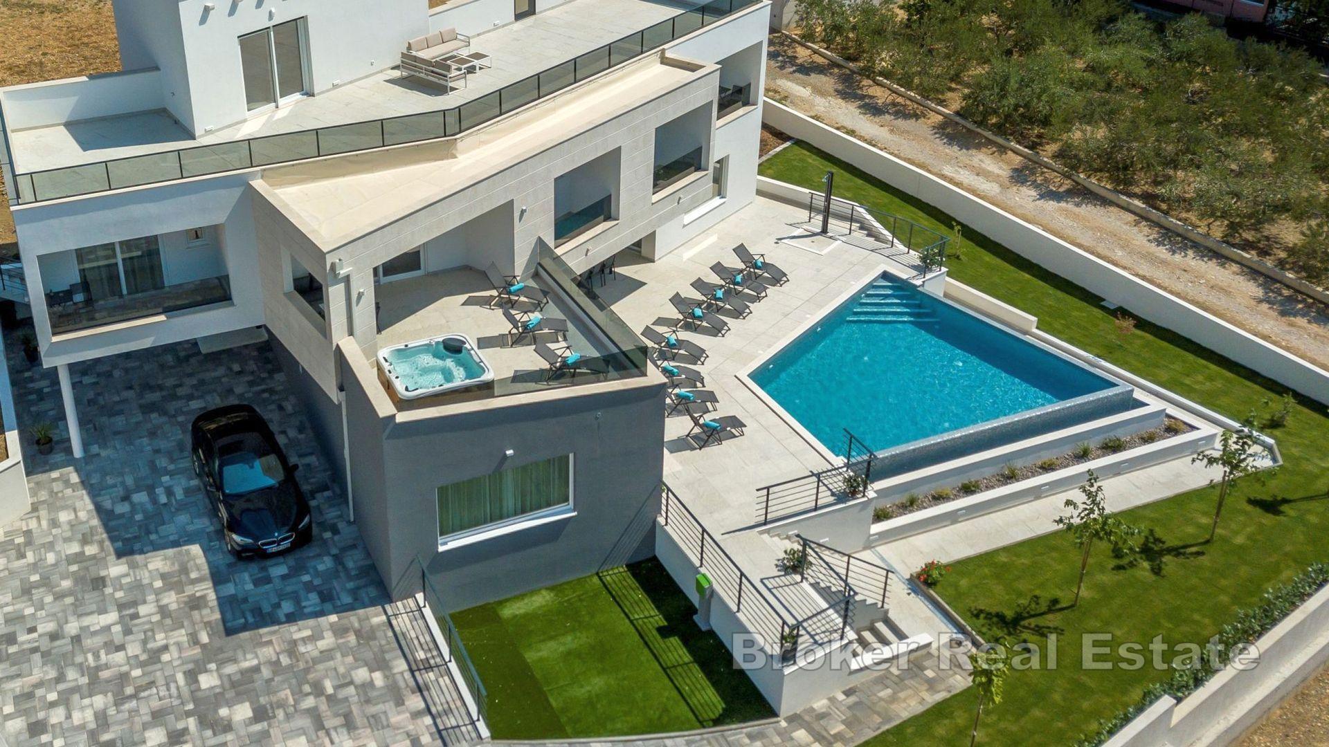 Kastela - Villa mit Pool und Meerblick