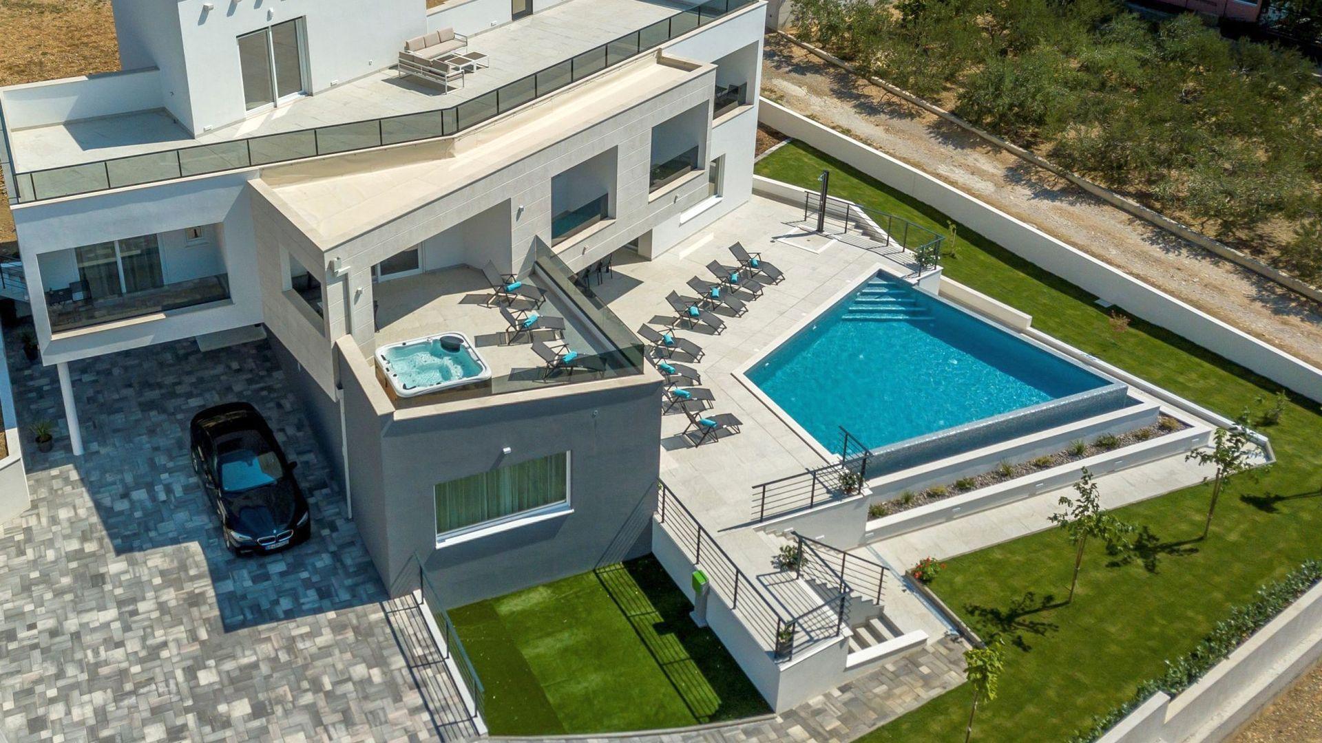 Kastela - Villa mit Pool und Meerblick