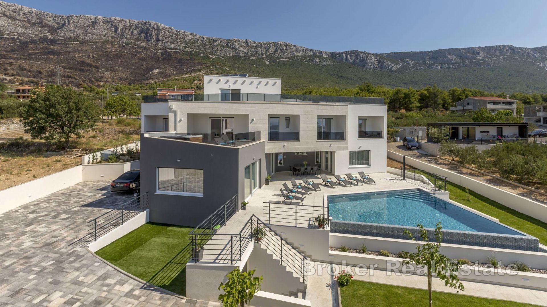 Kastela - Villa mit Pool und Meerblick