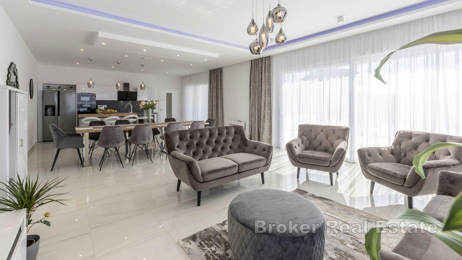 Kastela - Villa mit Pool und Meerblick