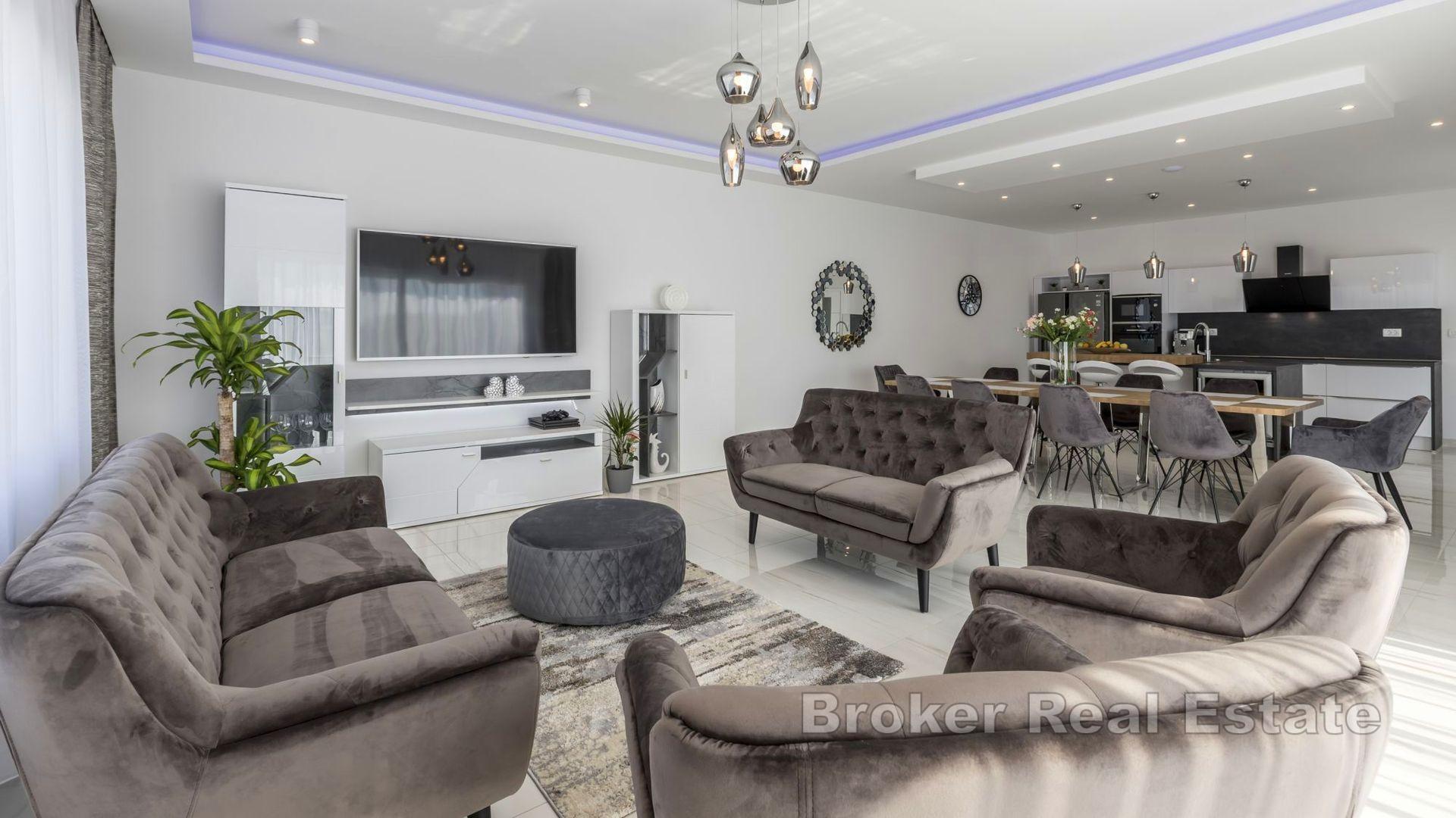 Kastela - Villa mit Pool und Meerblick