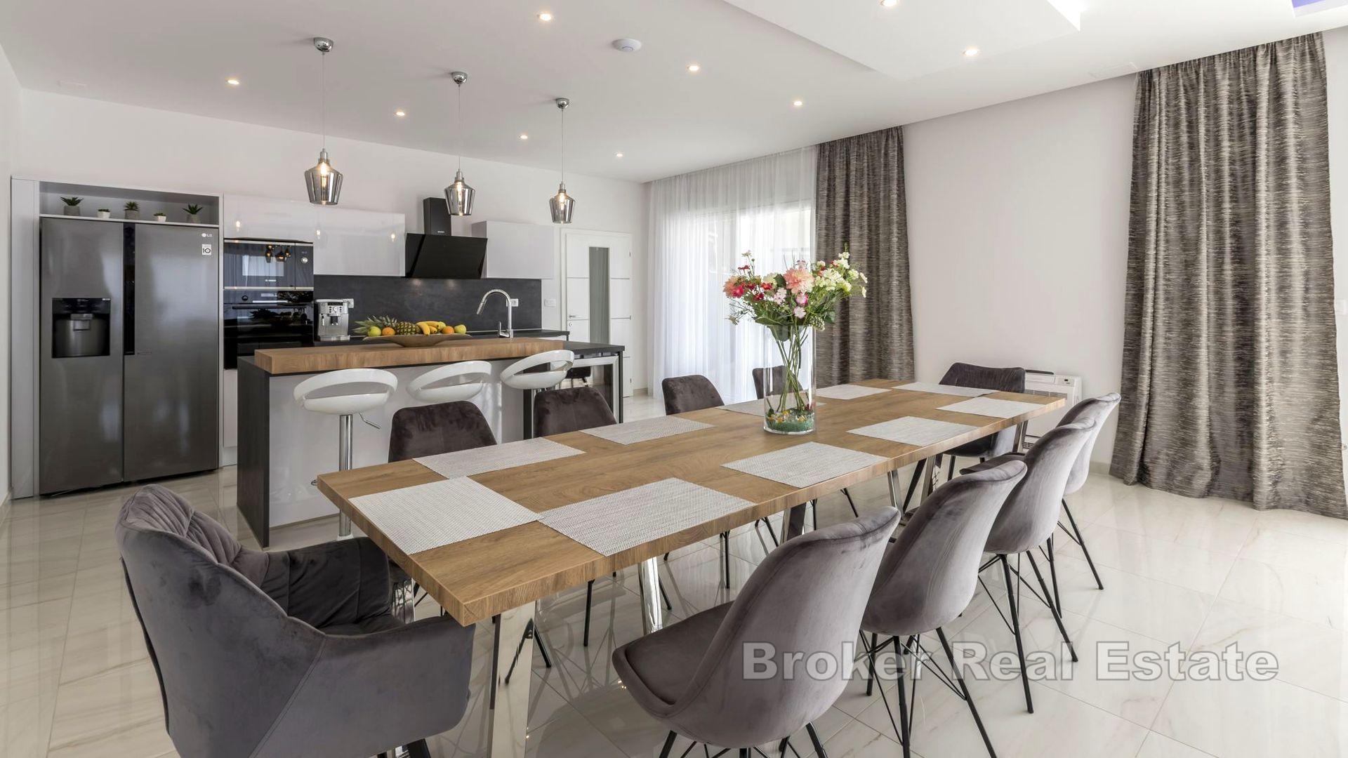 Kastela - Villa mit Pool und Meerblick