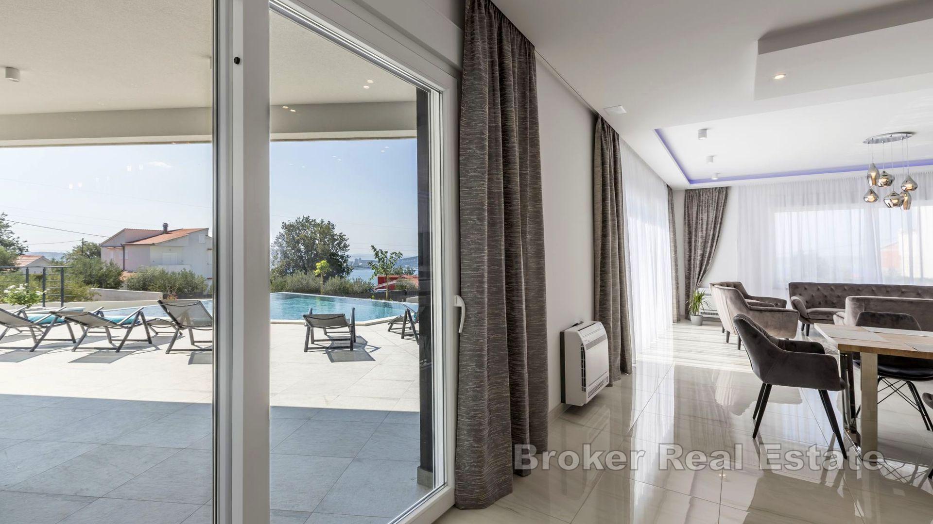 Kastela - Villa mit Pool und Meerblick