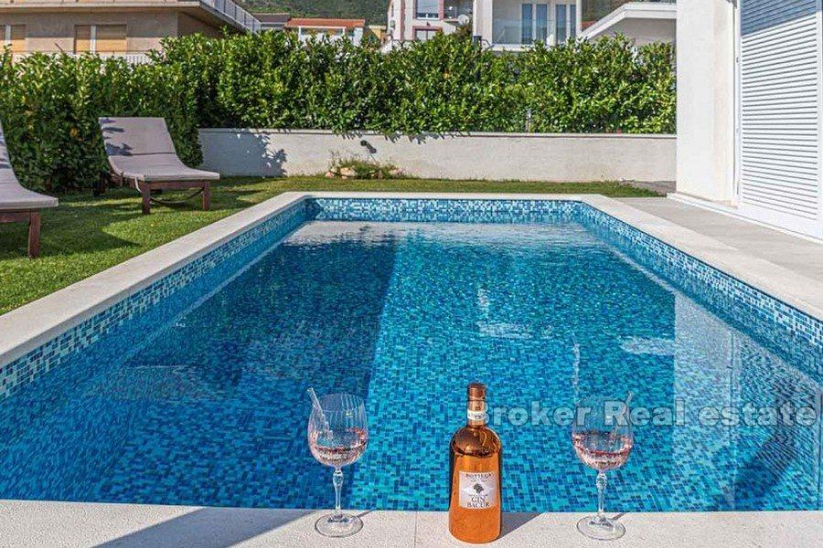 Kastela - Moderne Villa mit Pool