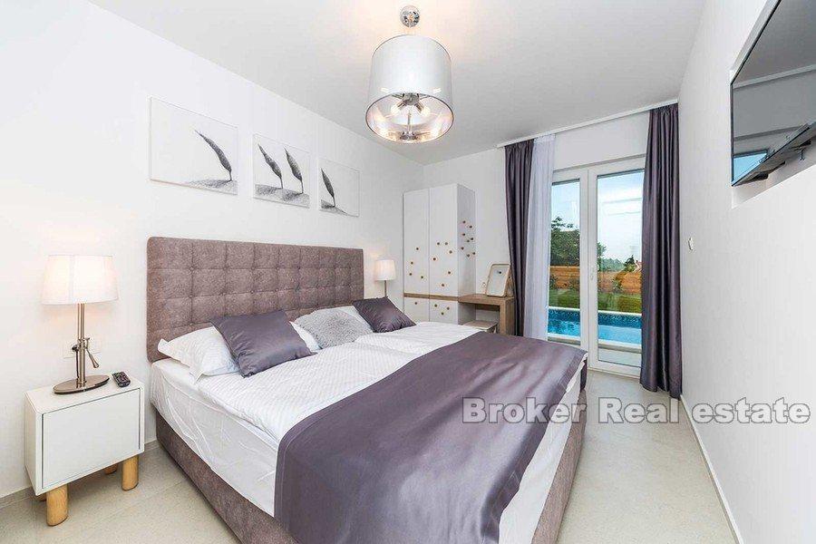 Kastela - Moderne Villa mit Pool