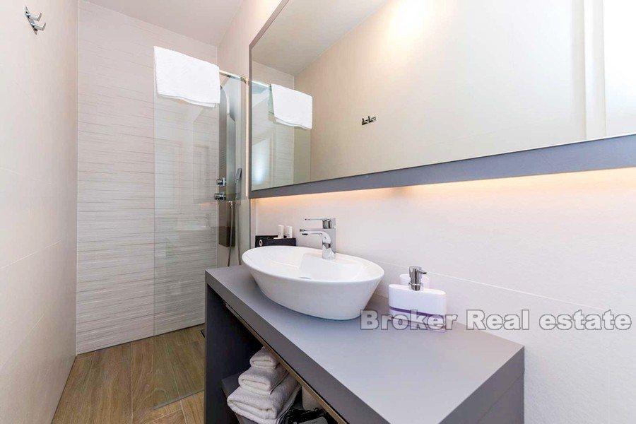 Kastela - Moderne Villa mit Pool