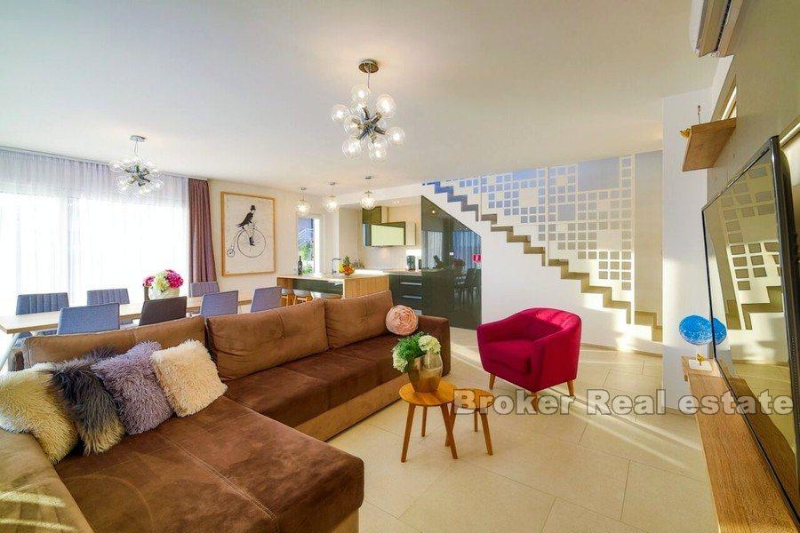 Kastela - Villa moderne avec piscine