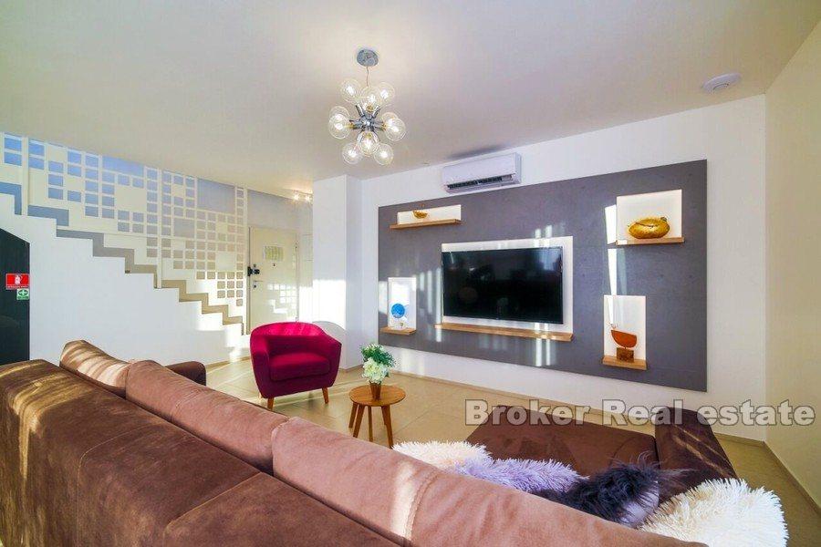 Kastela - Villa moderne avec piscine