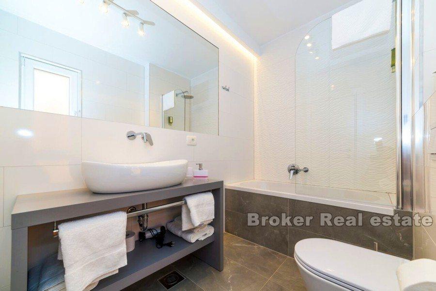 Кастела - Современная вилла с бассейном