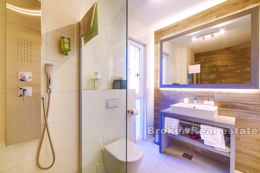 Kastela - Villa moderne avec piscine