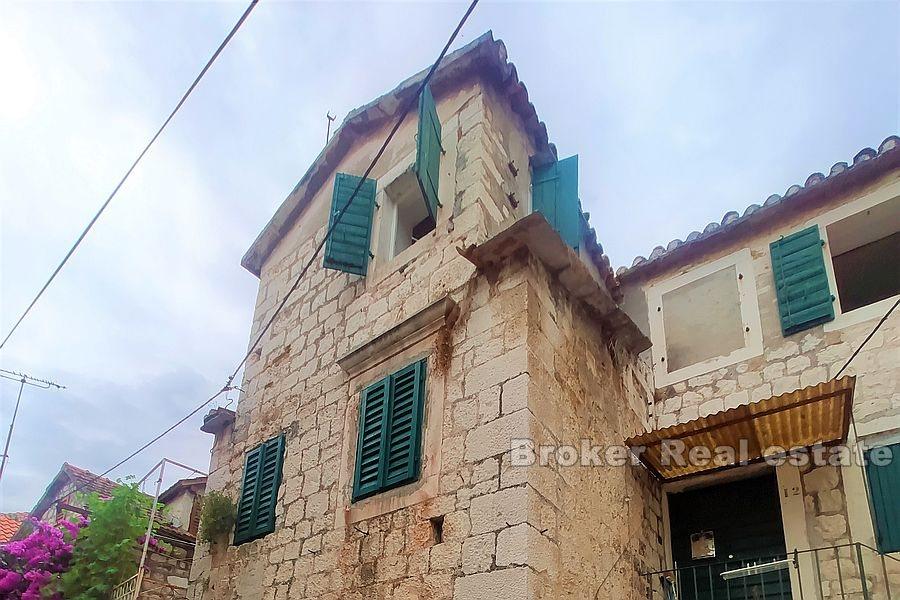 Trogir - Appartement dans une maison en pierre au centre de Trogir