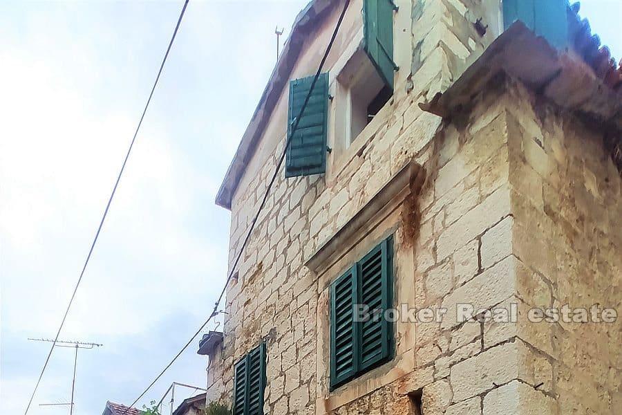 Trogir - Appartement dans une maison en pierre au centre de Trogir