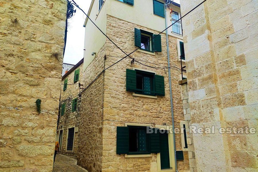 Vodice - Tradycyjny kamienny dom w centrum