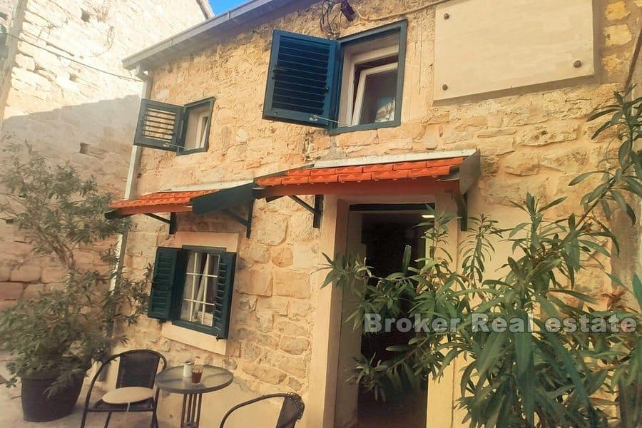 Kastela - Traditionelles Steinhaus am Meer