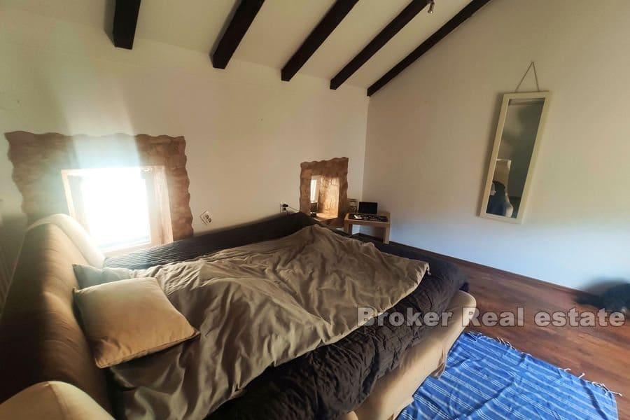 Kastela - Traditionelles Steinhaus am Meer